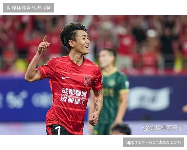 成都蓉城主帅徐正源成功改造租将韦世豪，内切战术激活中路进攻